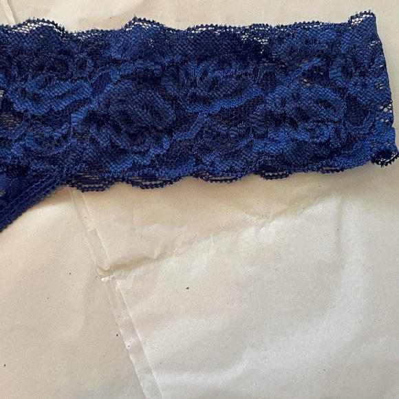 NWT & NWOT All 3 Thongs Are Large Were Packed Away - Picture 3 of 11